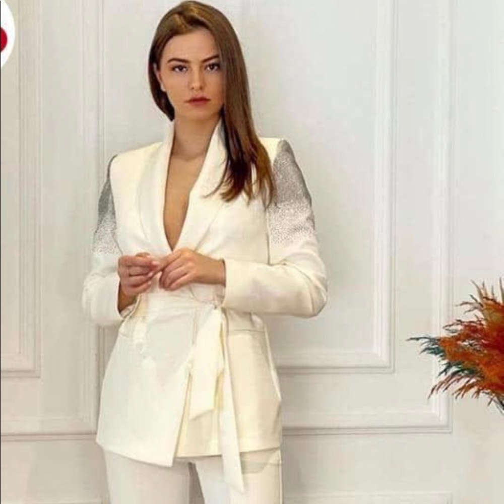 Off White color suit and Pant